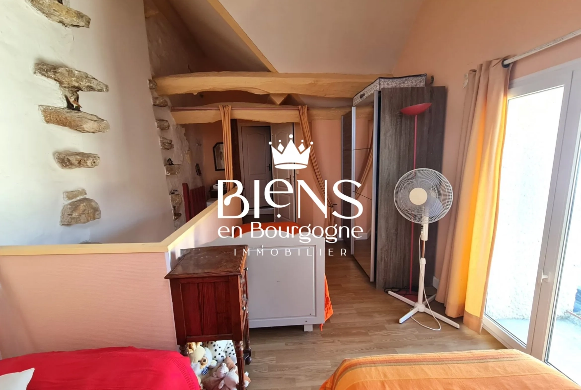 Magnifique maison de campagne avec terrasse et cave à Vauchignon en Bourgogne 