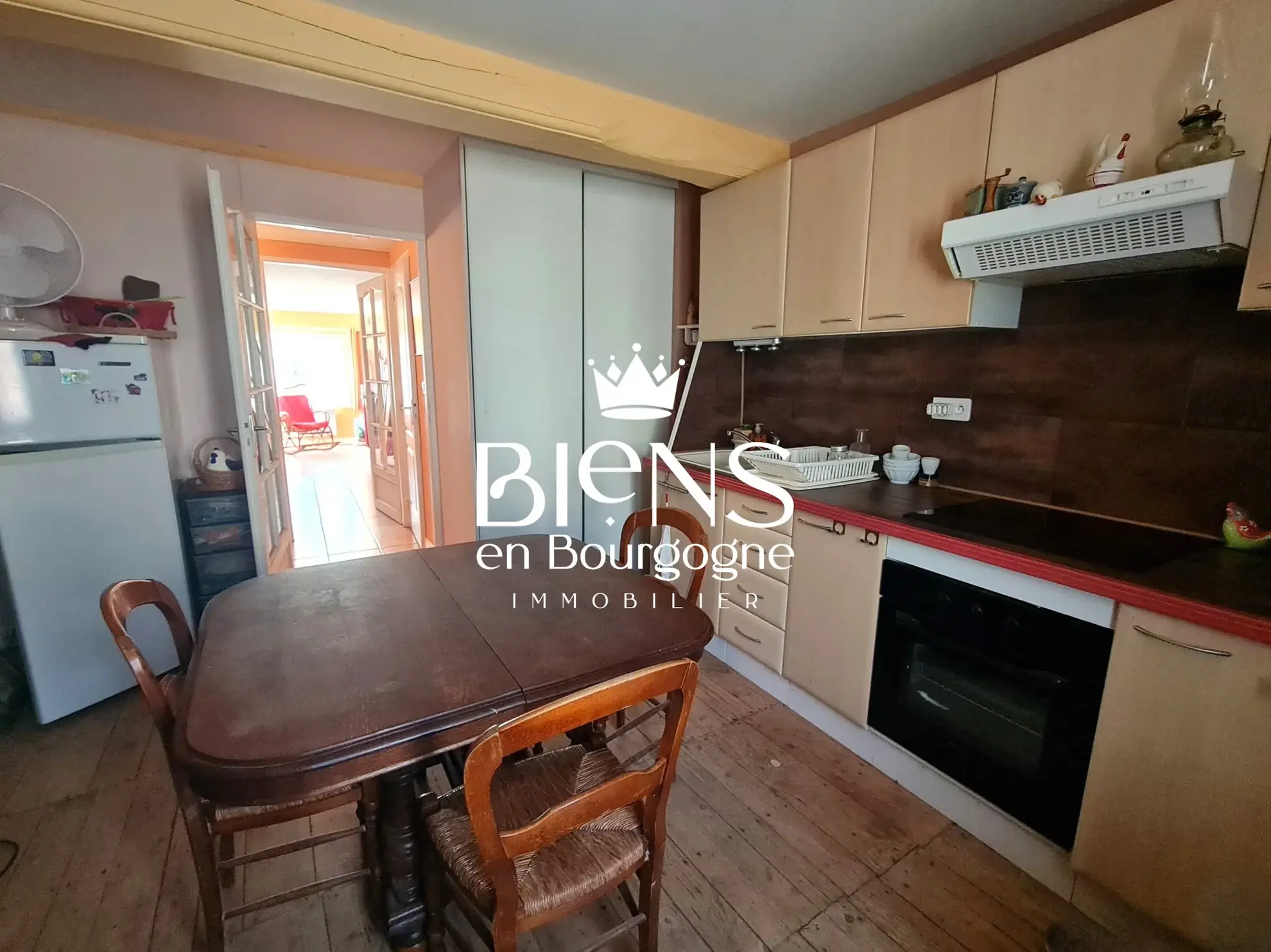 Magnifique maison de campagne avec terrasse et cave à Vauchignon en Bourgogne 