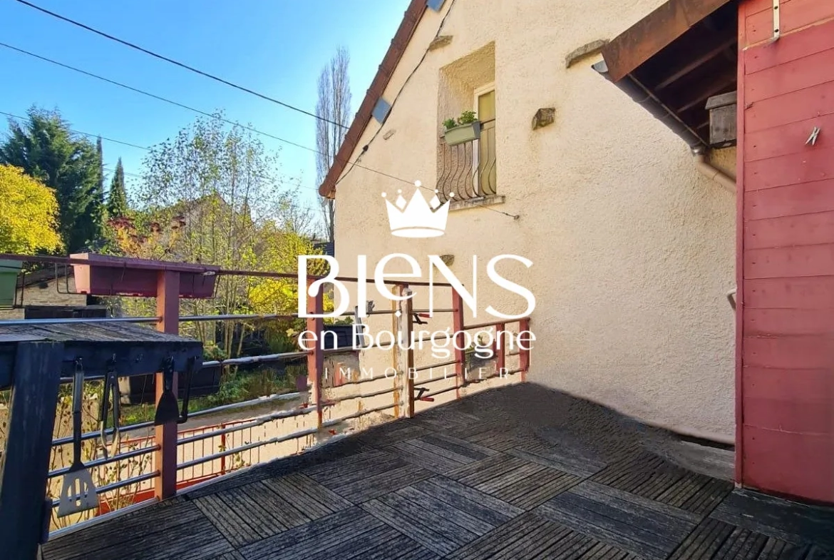 Magnifique maison de campagne avec terrasse et cave à Vauchignon en Bourgogne 