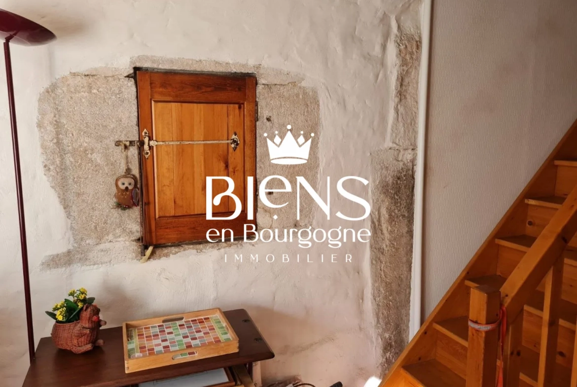 Magnifique maison de campagne avec terrasse et cave à Vauchignon en Bourgogne 