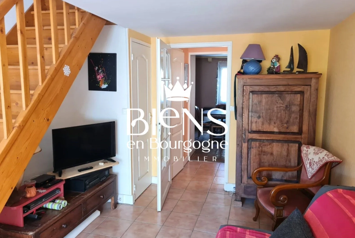 Magnifique maison de campagne avec terrasse et cave à Vauchignon en Bourgogne 