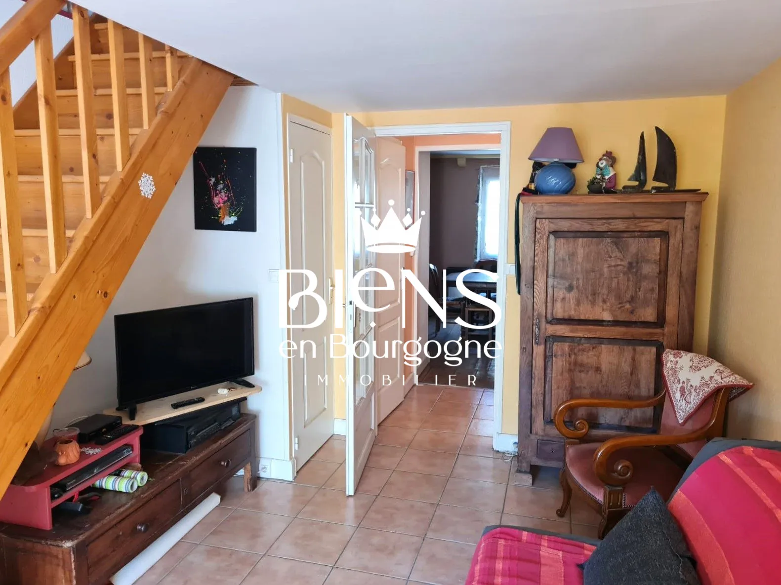Magnifique maison de campagne avec terrasse et cave à Vauchignon en Bourgogne 