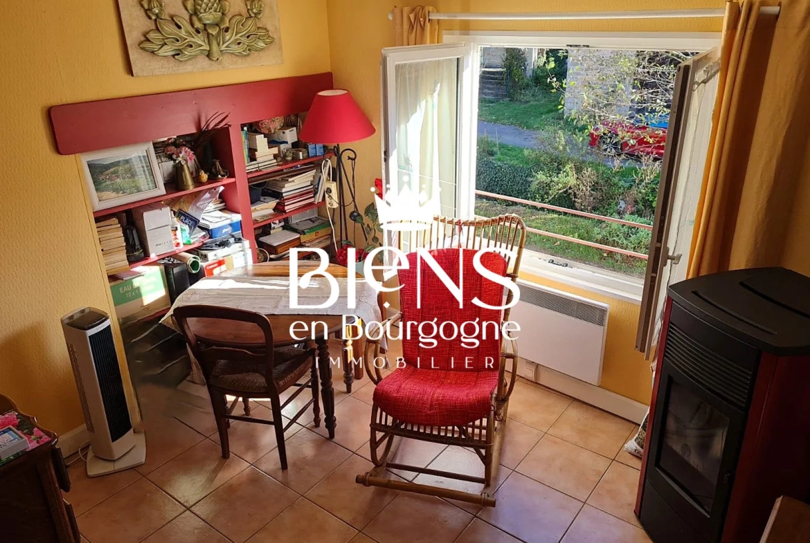 Magnifique maison de campagne avec terrasse et cave à Vauchignon en Bourgogne 