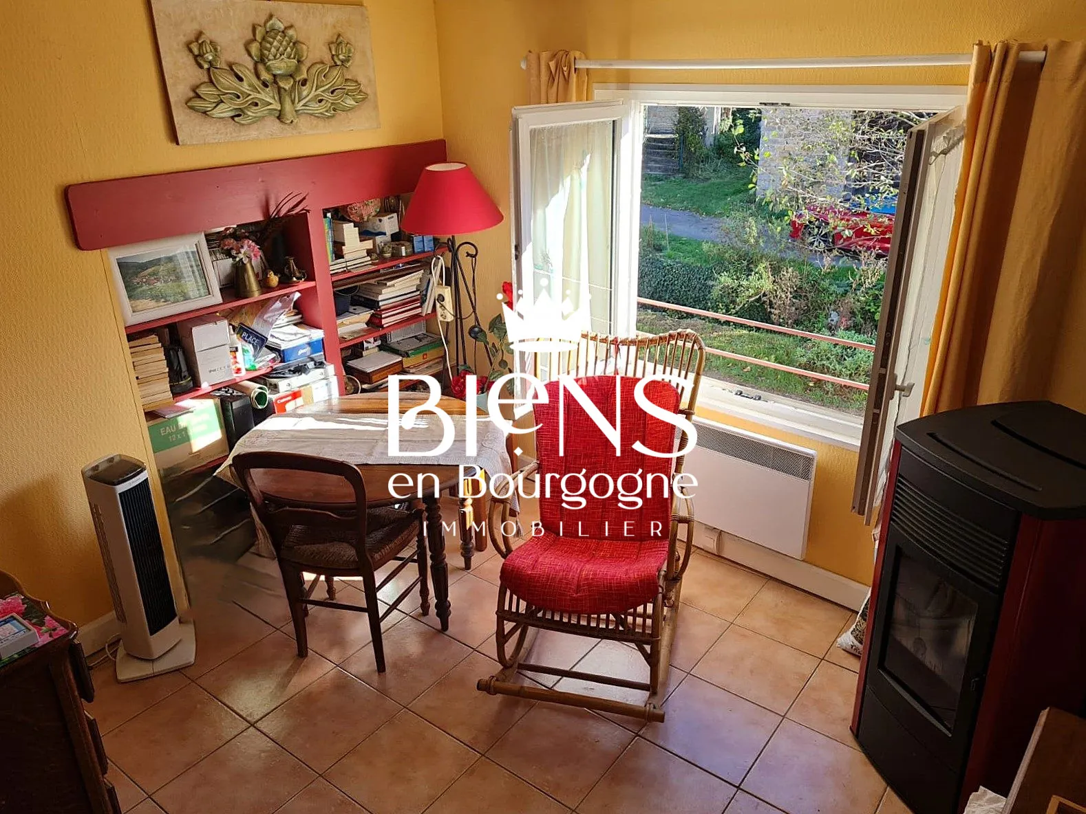 Magnifique maison de campagne avec terrasse et cave à Vauchignon en Bourgogne 