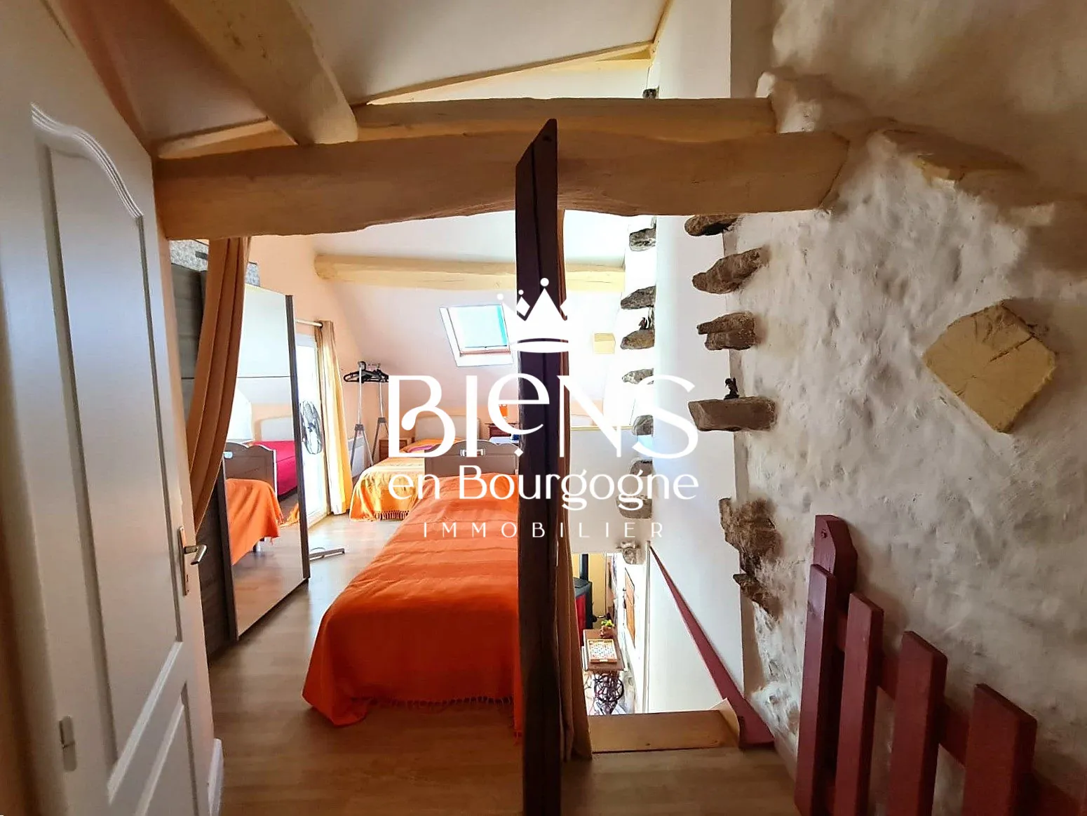 Magnifique maison de campagne avec terrasse et cave à Vauchignon en Bourgogne 