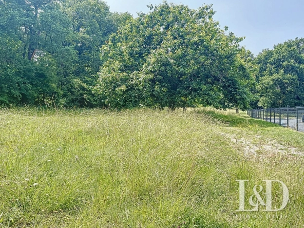 Terrain constructible de 2050 m² à Médis, proche Royan et plage - Projet personnalisé