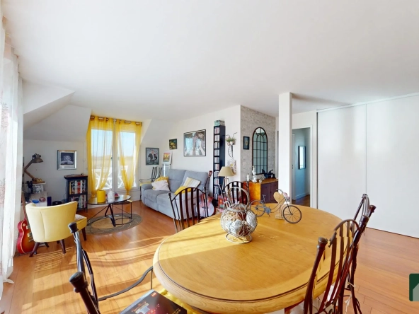 Appartement lumineux avec balcon, garage et proche commodités au Coudray