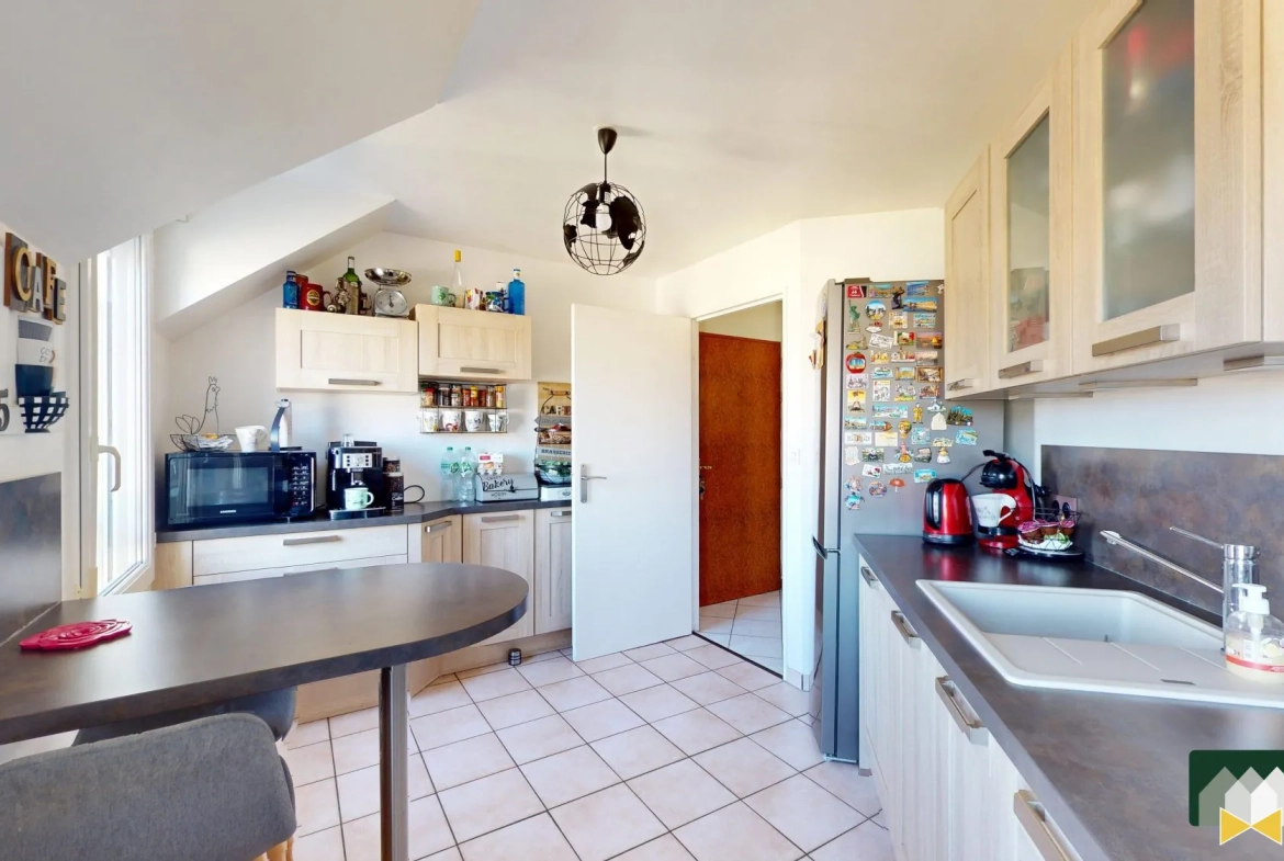 Appartement lumineux avec balcon, garage et proche commodités au Coudray 