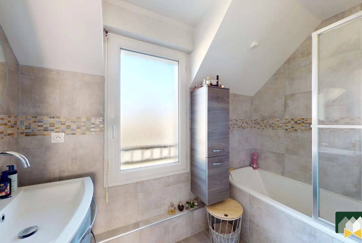Appartement lumineux avec balcon, garage et proche commodités au Coudray 