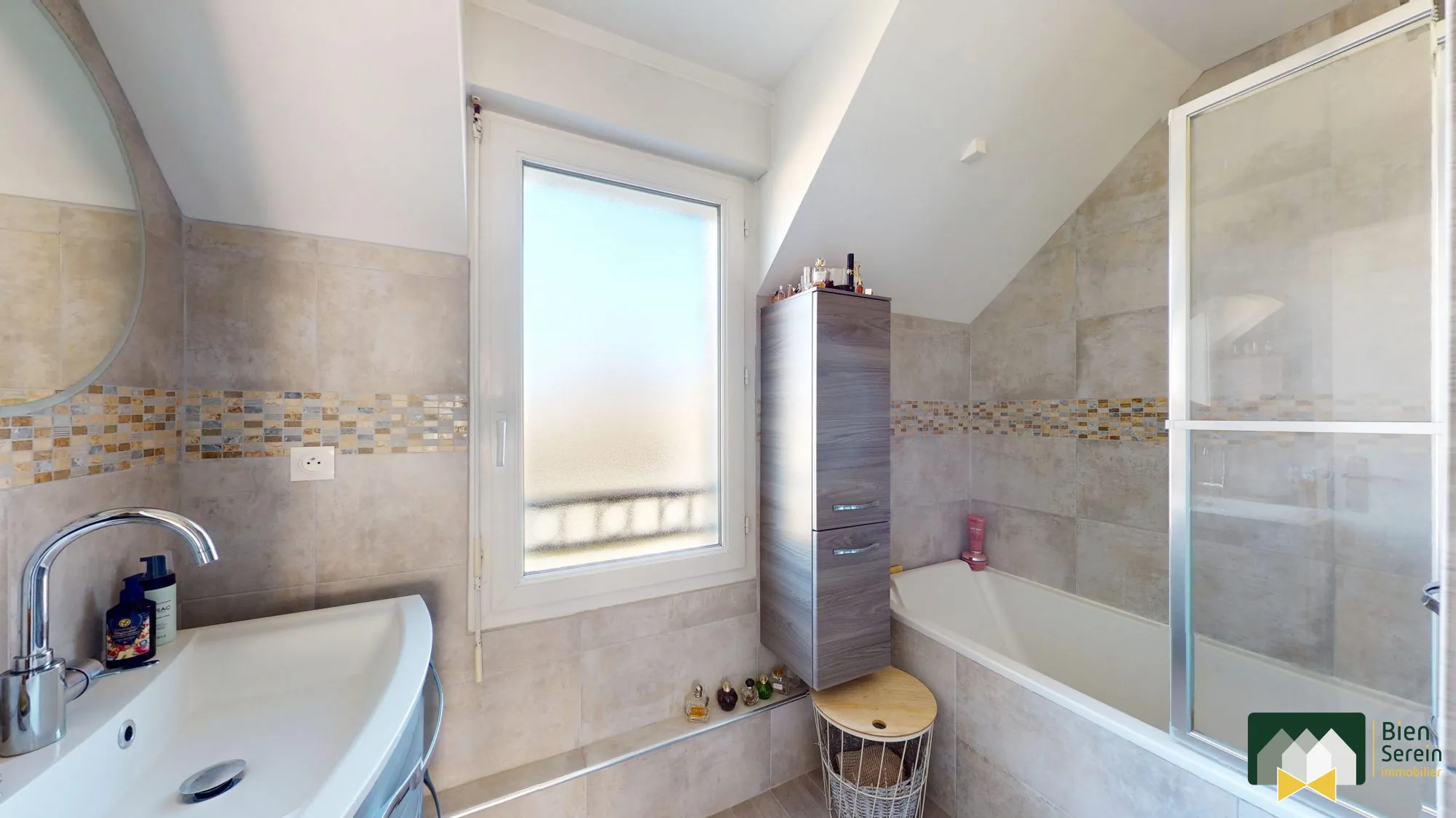 Appartement lumineux avec balcon, garage et proche commodités au Coudray 