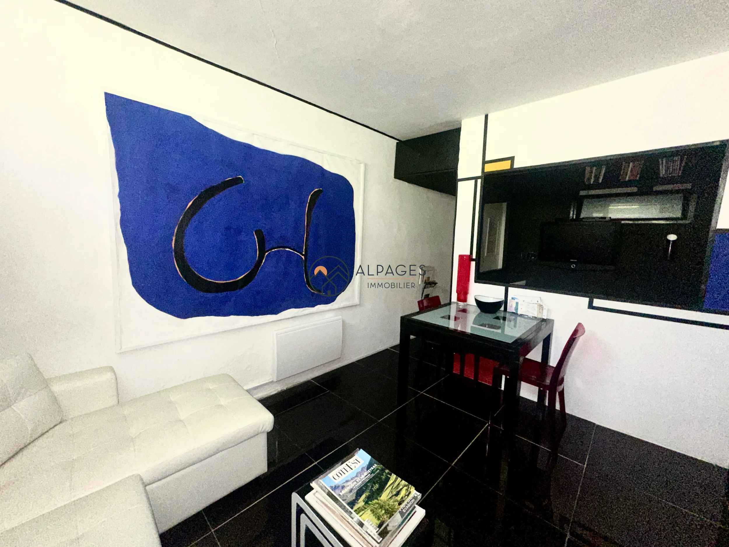 Vars - Studio - Coin repas Studio de 22,64 m² aux Claux, parking commun, idéal investisseur ou résidence secondaire 
