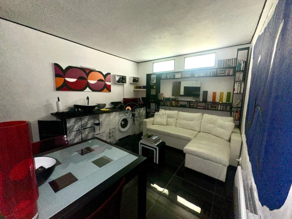Vars - Studio - Pièce principal Studio de 22,64 m² aux Claux, parking commun, idéal investisseur ou résidence secondaire