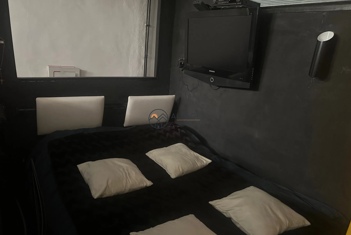 Vars - Studio - Coin couchage Studio de 22,64 m² aux Claux, parking commun, idéal investisseur ou résidence secondaire 