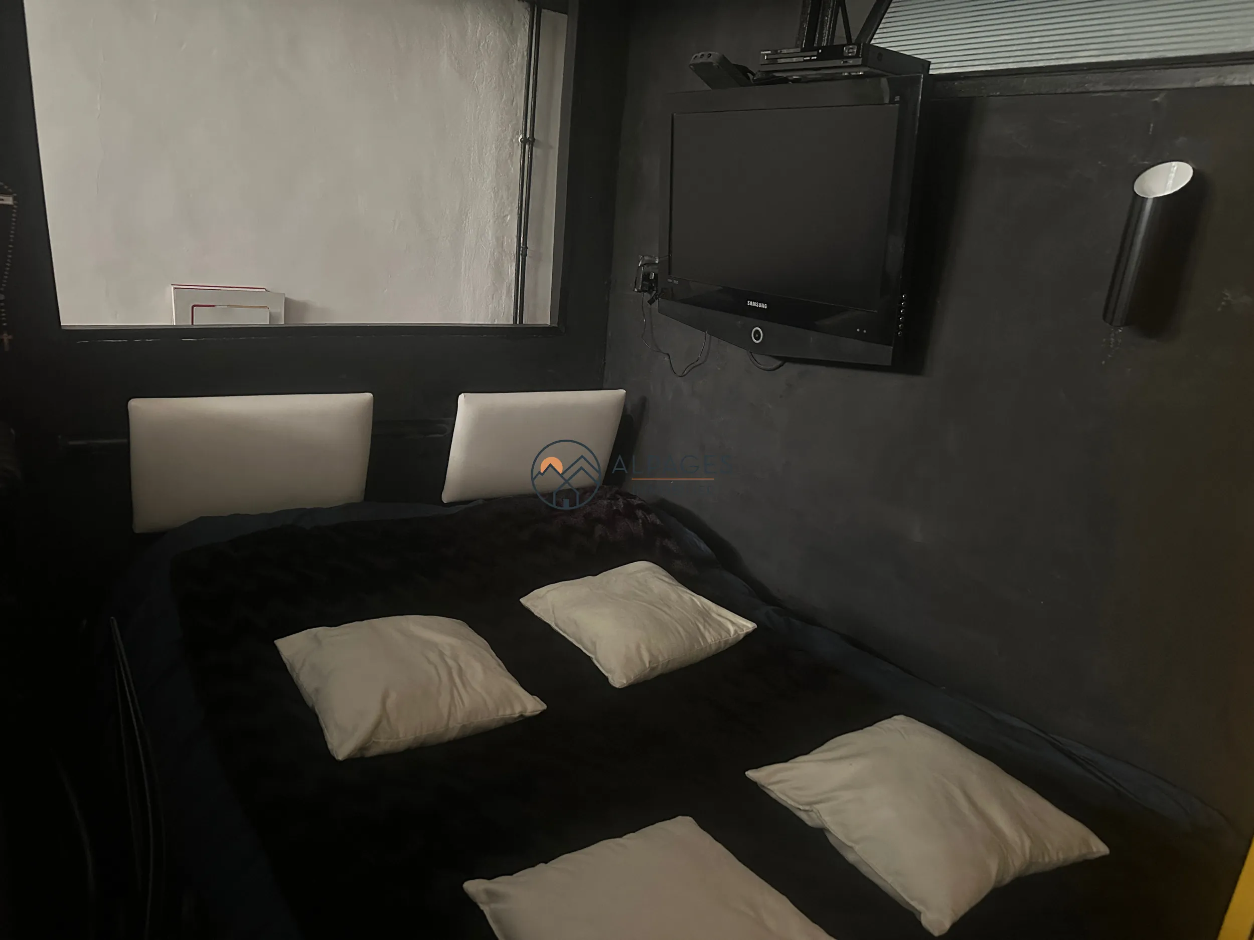 Vars - Studio - Coin couchage Studio de 22,64 m² aux Claux, parking commun, idéal investisseur ou résidence secondaire 