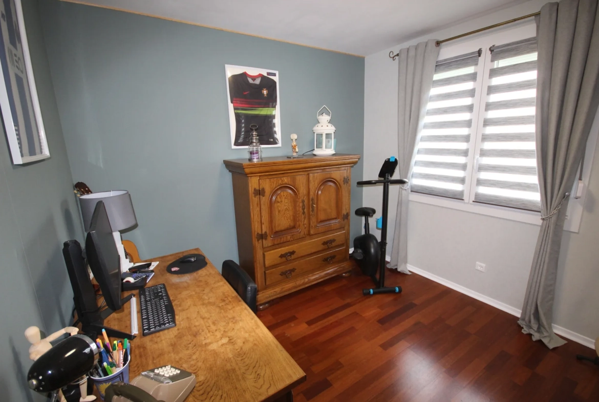 Maison familiale à Aubrives avec 4 chambres, jardin et garage – Opportunité à ne pas manquer 
