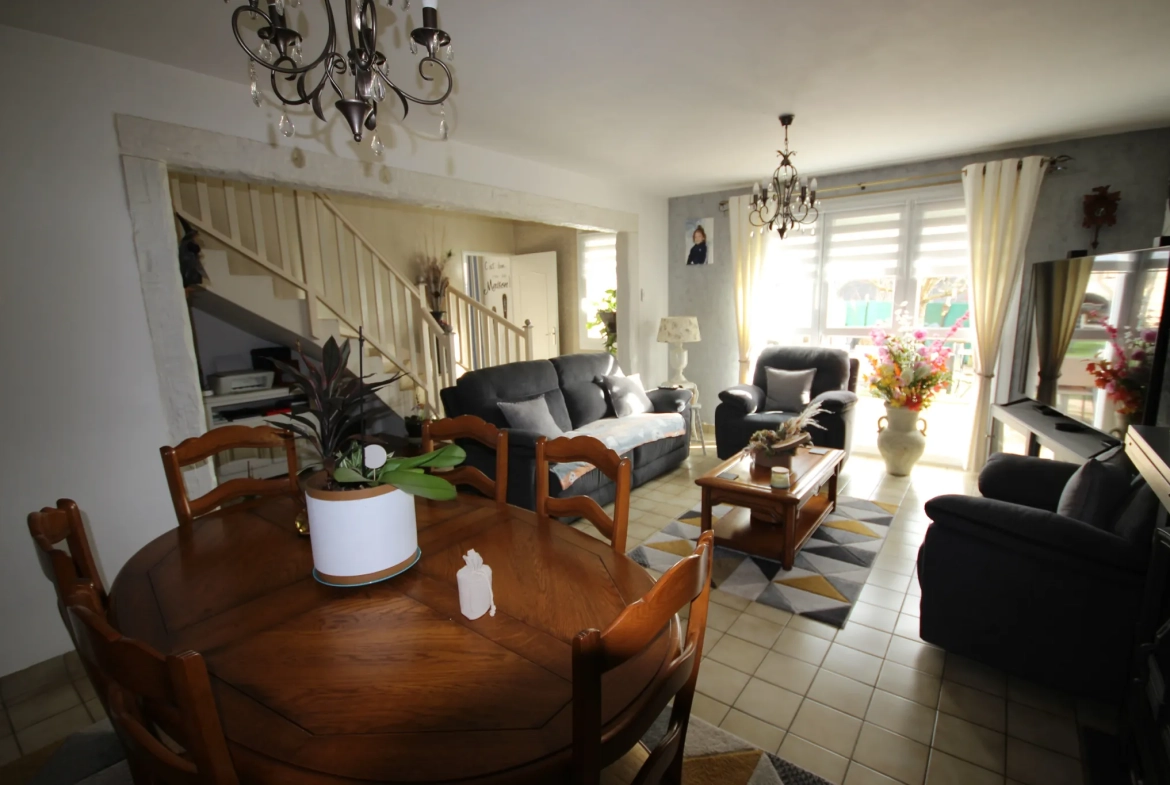 Maison familiale à Aubrives avec 4 chambres, jardin et garage – Opportunité à ne pas manquer 