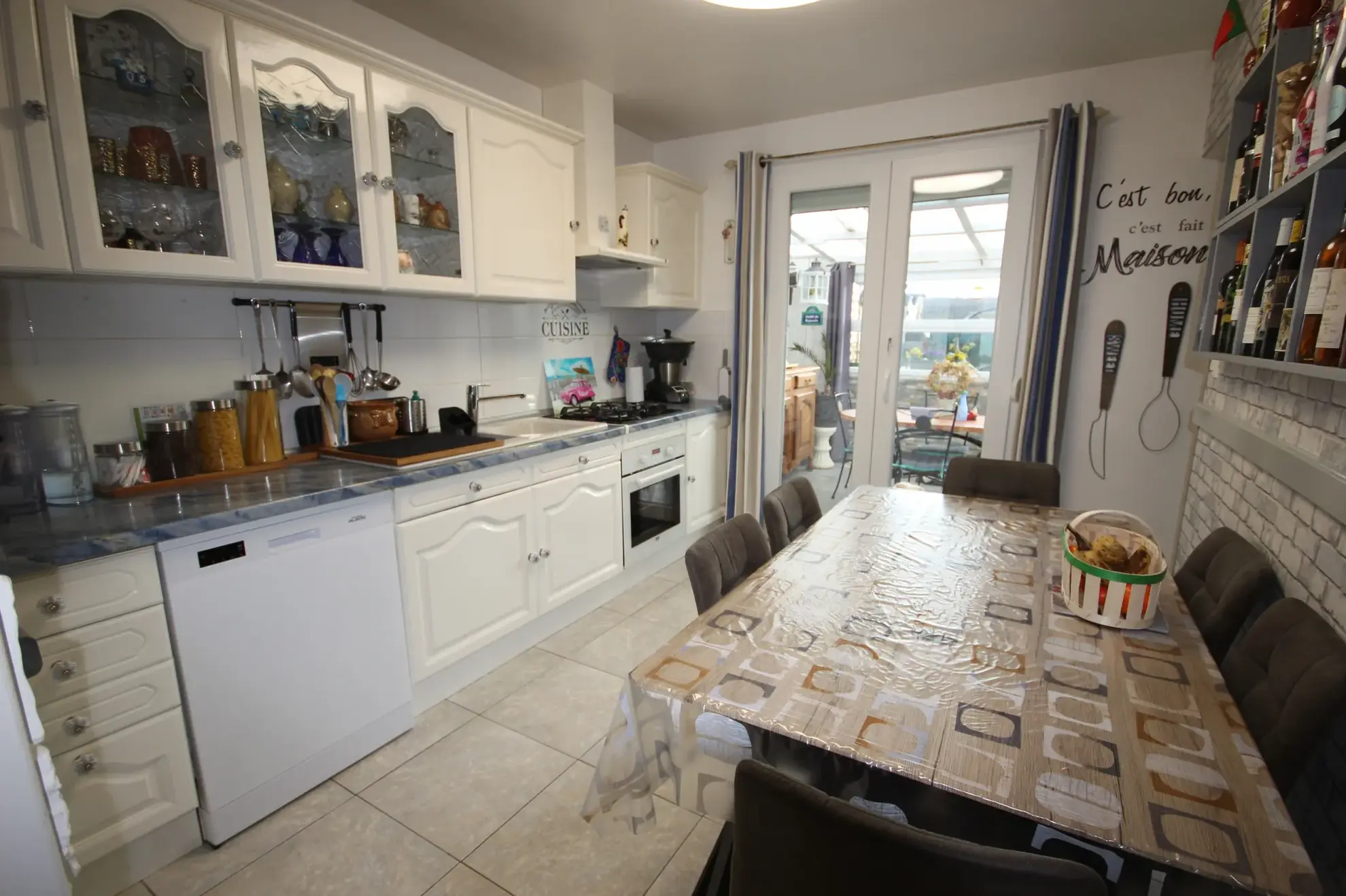 Maison familiale à Aubrives avec 4 chambres, jardin et garage – Opportunité à ne pas manquer 