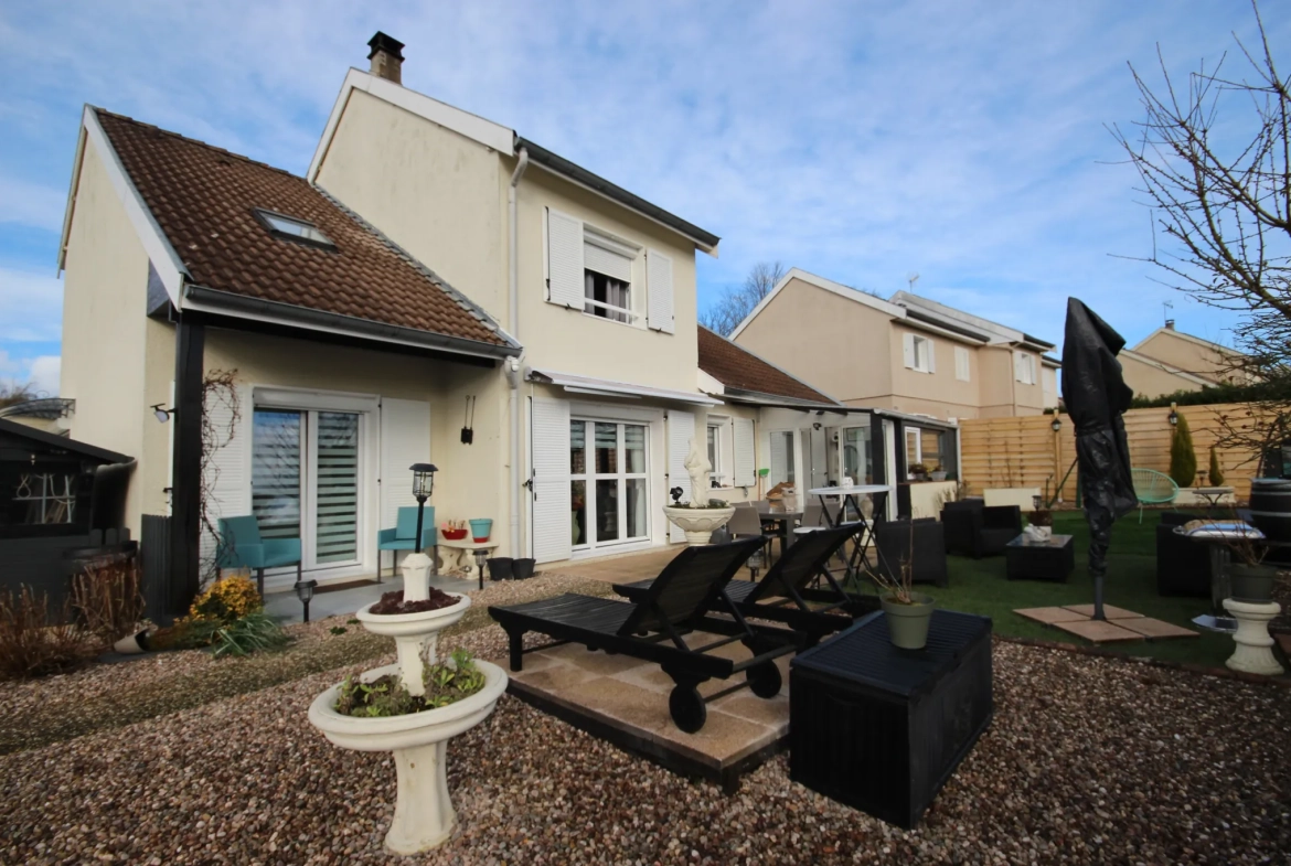 Maison familiale à Aubrives avec 4 chambres, jardin et garage – Opportunité à ne pas manquer 