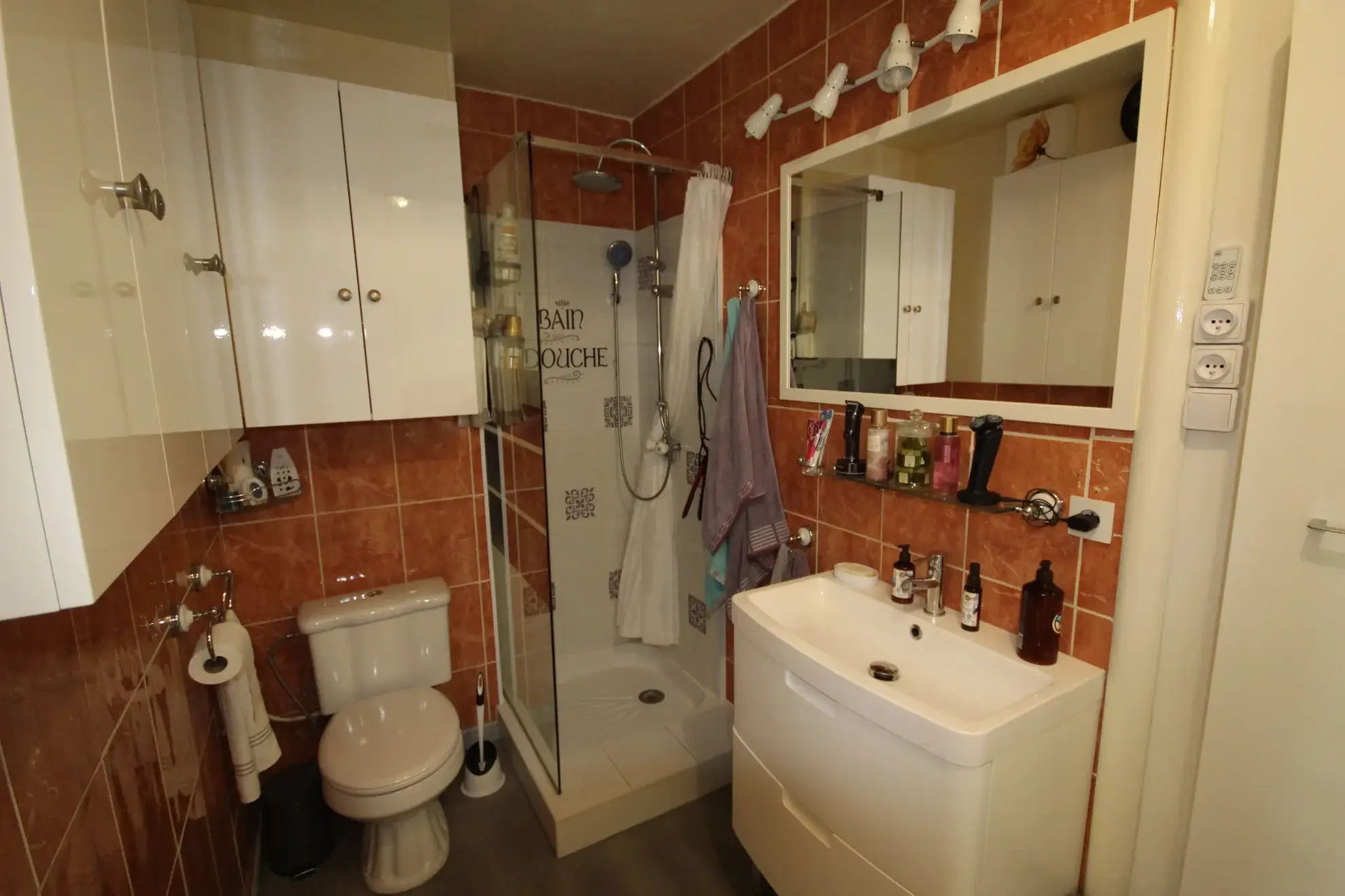 Maison familiale à Aubrives avec 4 chambres, jardin et garage – Opportunité à ne pas manquer 