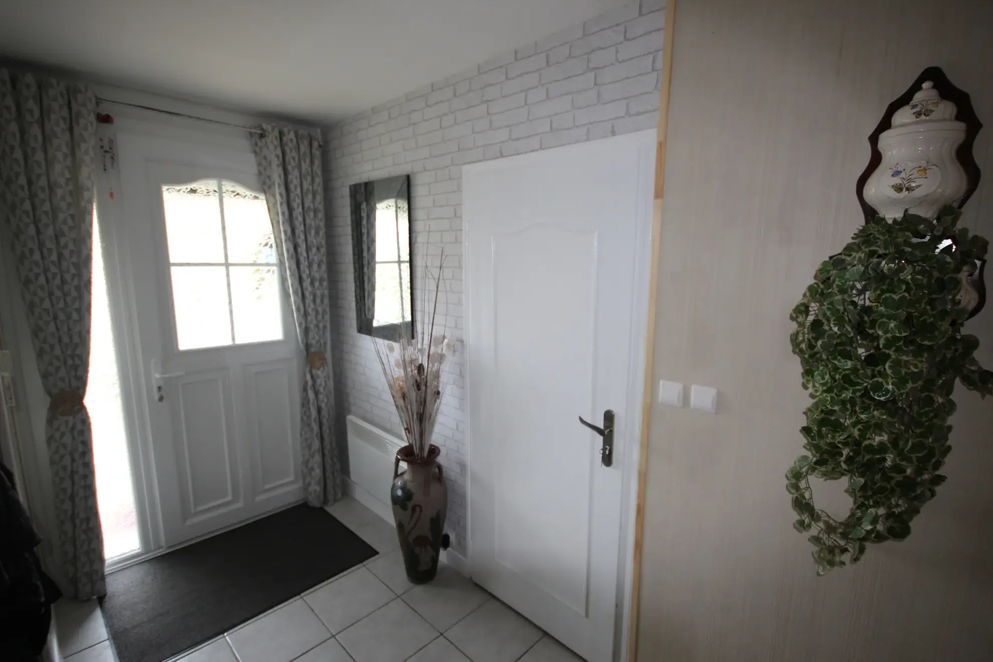 Maison familiale à Aubrives avec 4 chambres, jardin et garage – Opportunité à ne pas manquer 