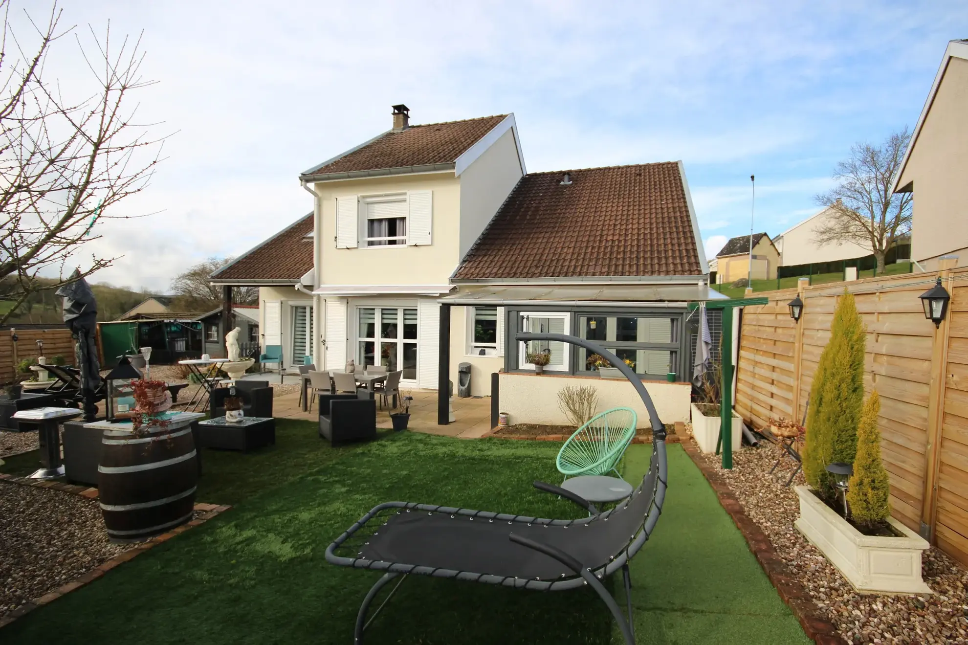 Maison familiale à Aubrives avec 4 chambres, jardin et garage – Opportunité à ne pas manquer 