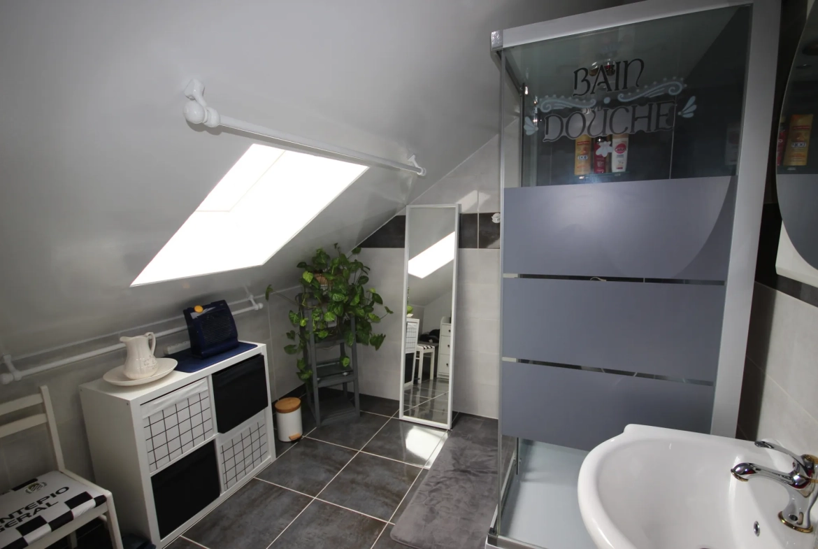 Maison familiale à Aubrives avec 4 chambres, jardin et garage – Opportunité à ne pas manquer 