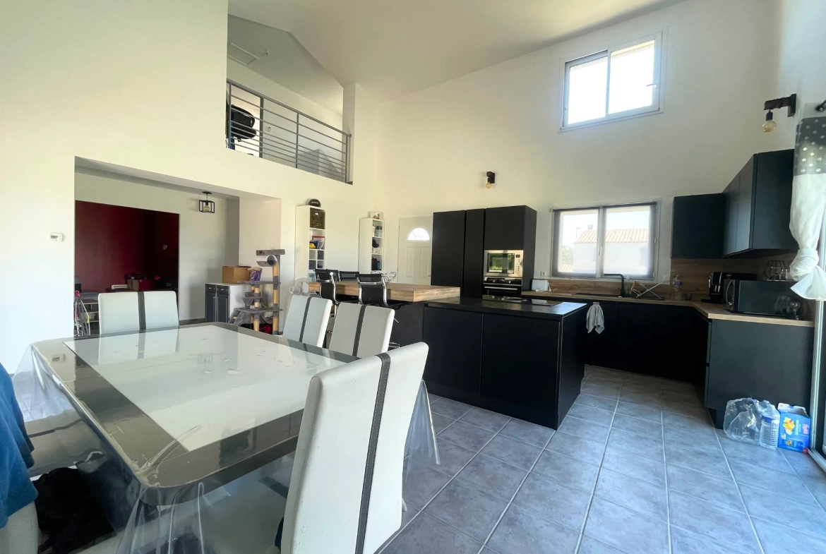 Villa 3 chambres à vendre à Salles-d'Aude avec jardin et panneaux solaires 