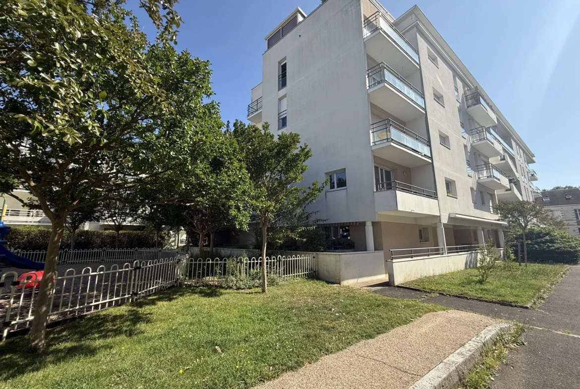 Appartement 2 pièces de 48 m² avec terrasse et parking à Tours Rabelais 