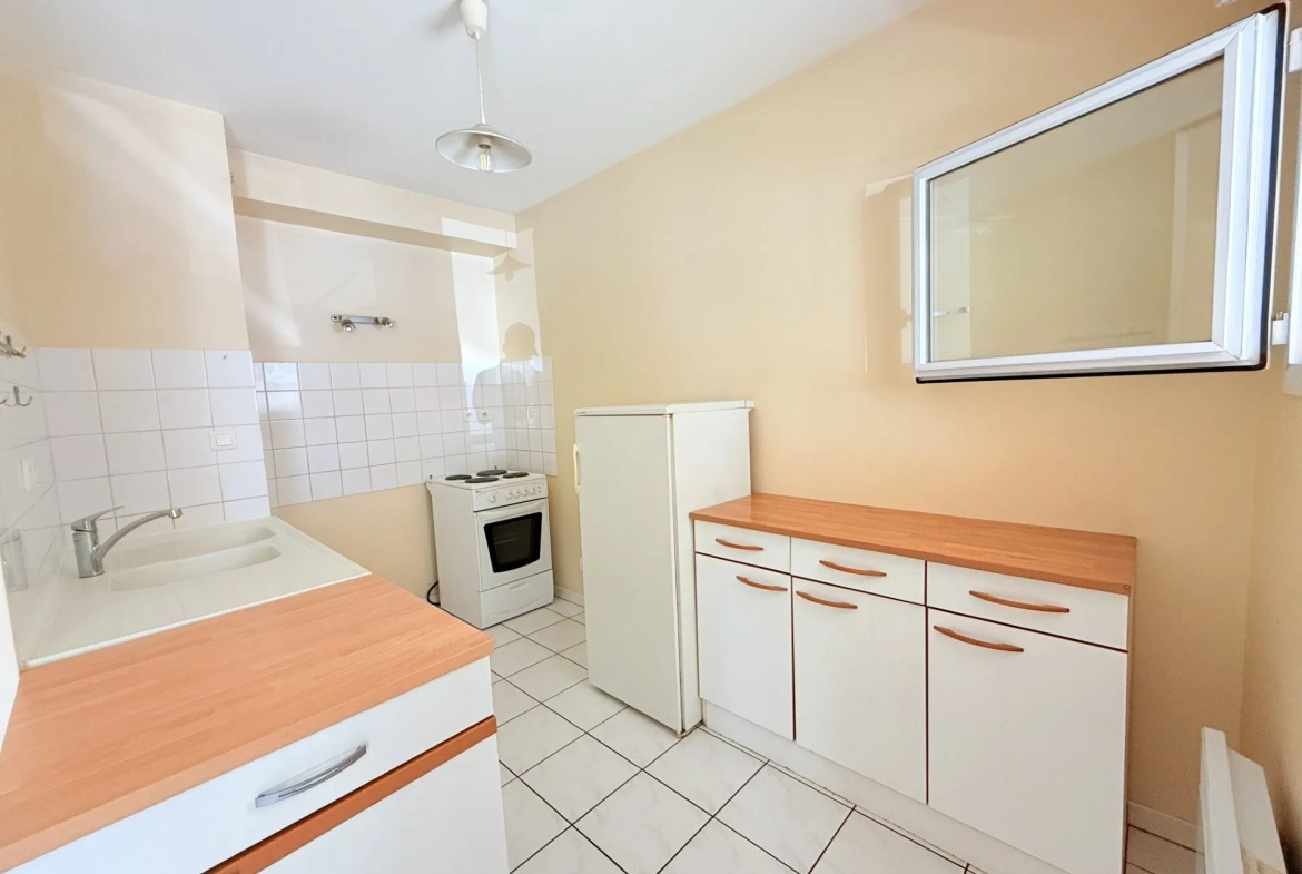 Appartement 2 pièces de 48 m² avec terrasse et parking à Tours Rabelais 