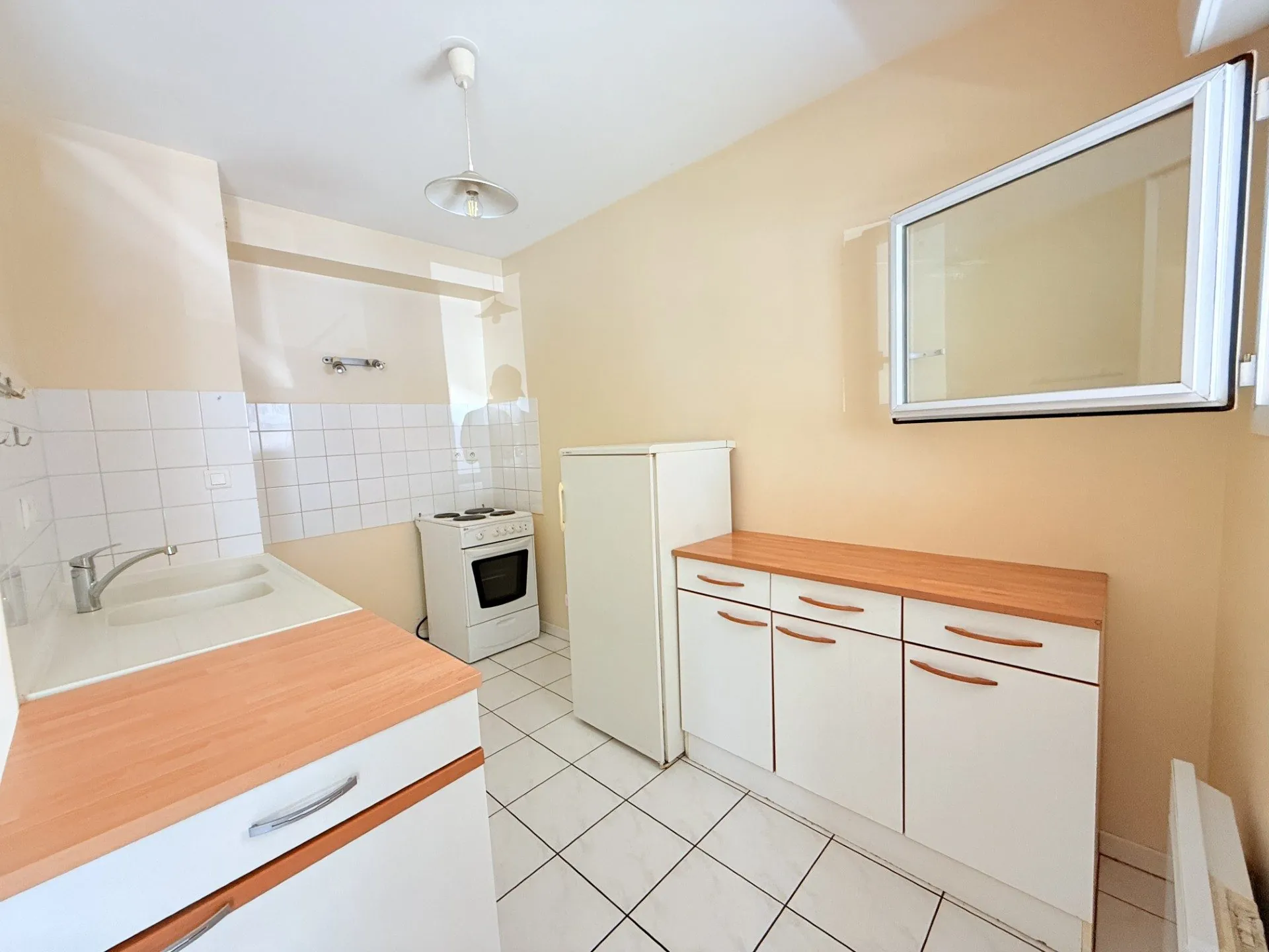 Appartement 2 pièces de 48 m² avec terrasse et parking à Tours Rabelais 