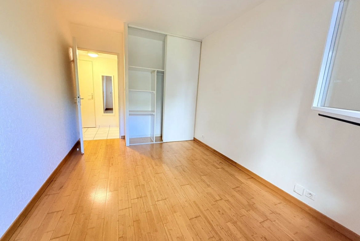 Appartement 2 pièces de 48 m² avec terrasse et parking à Tours Rabelais 