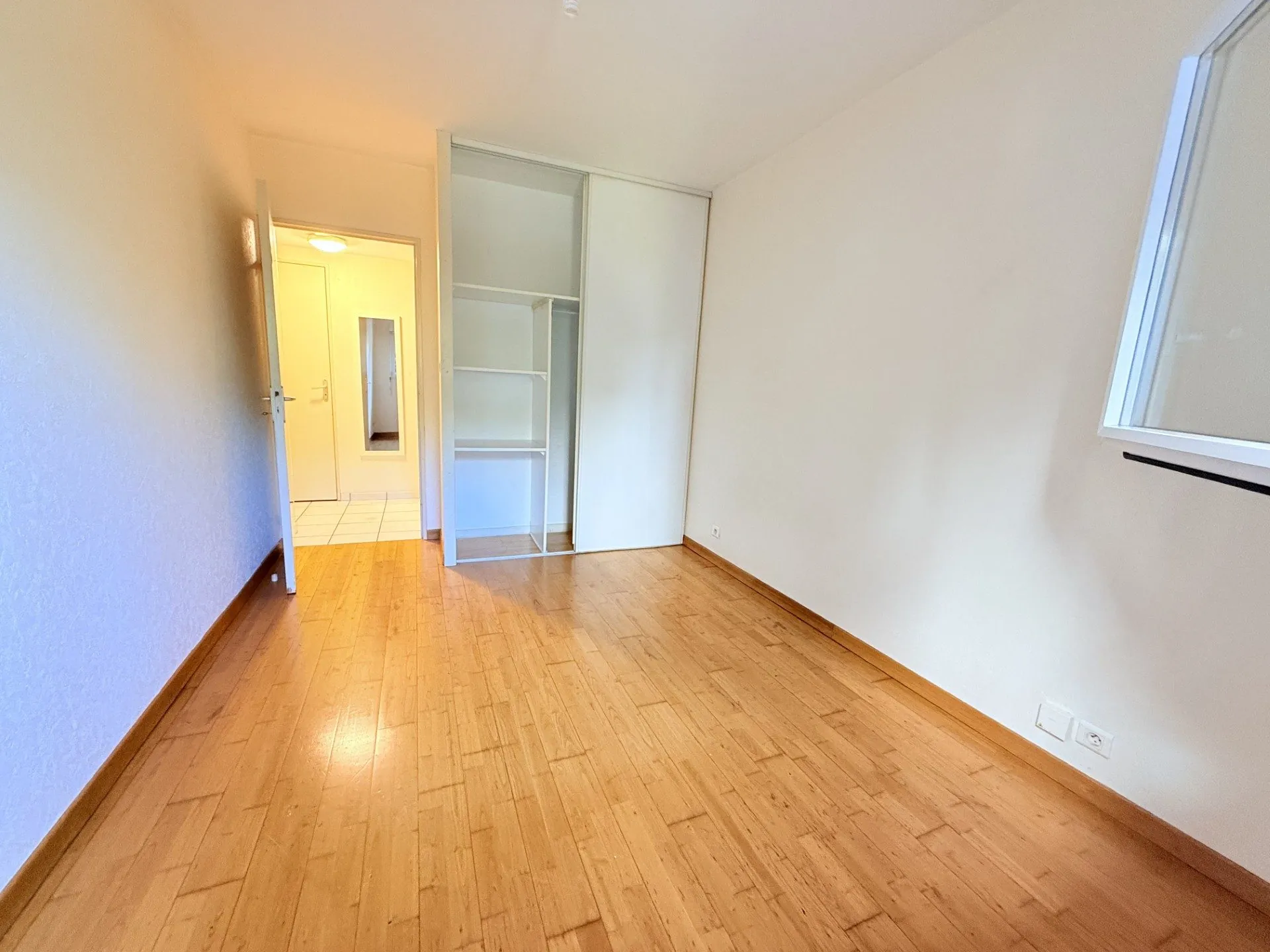Appartement 2 pièces de 48 m² avec terrasse et parking à Tours Rabelais 