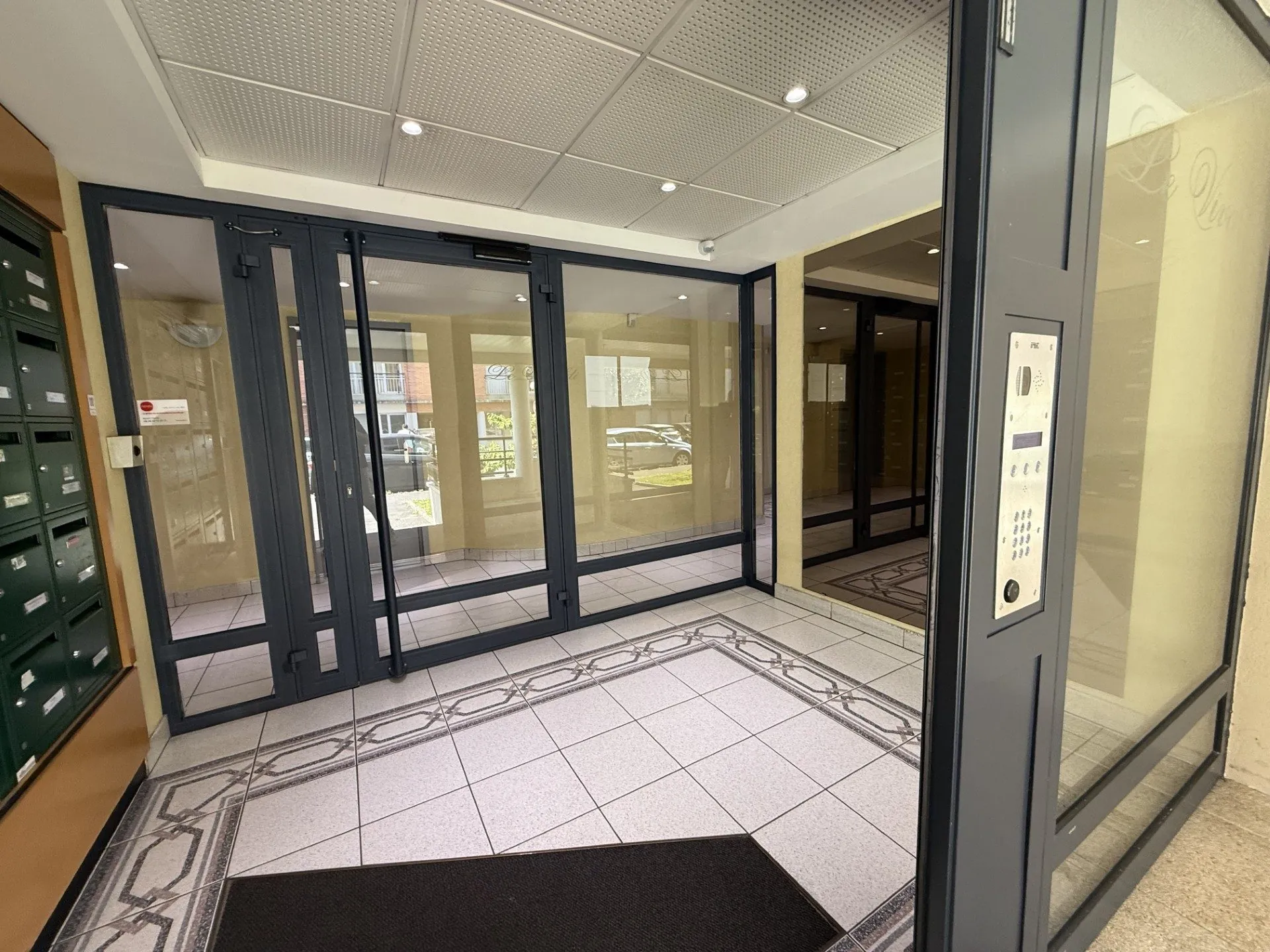 Appartement 2 pièces de 48 m² avec terrasse et parking à Tours Rabelais 