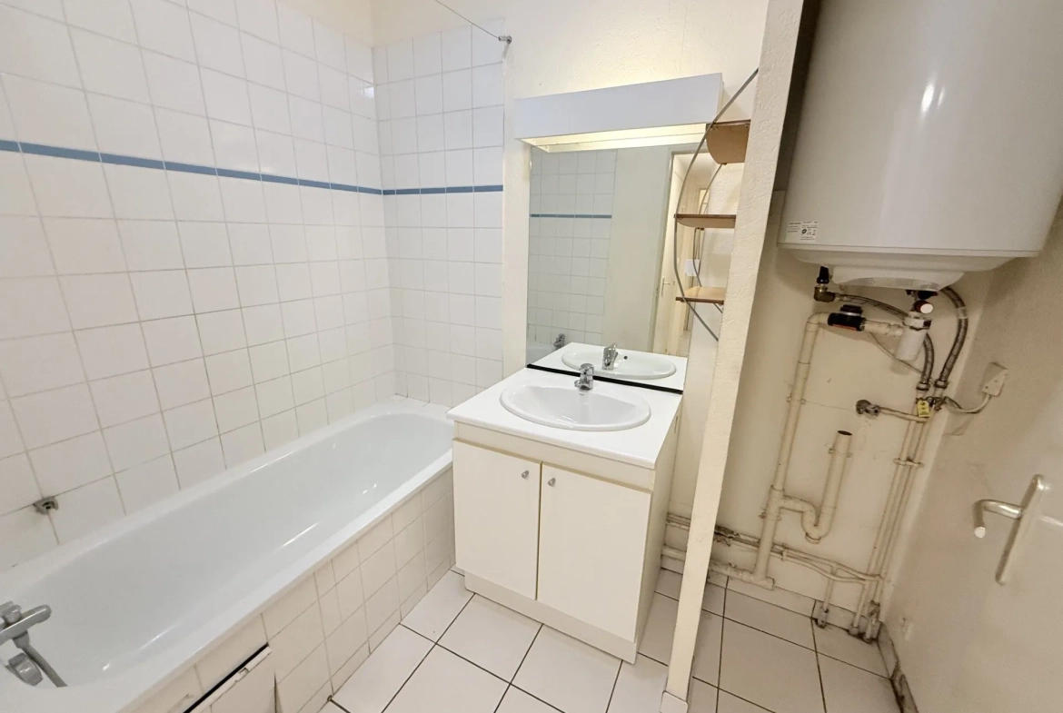 Appartement 2 pièces de 48 m² avec terrasse et parking à Tours Rabelais 
