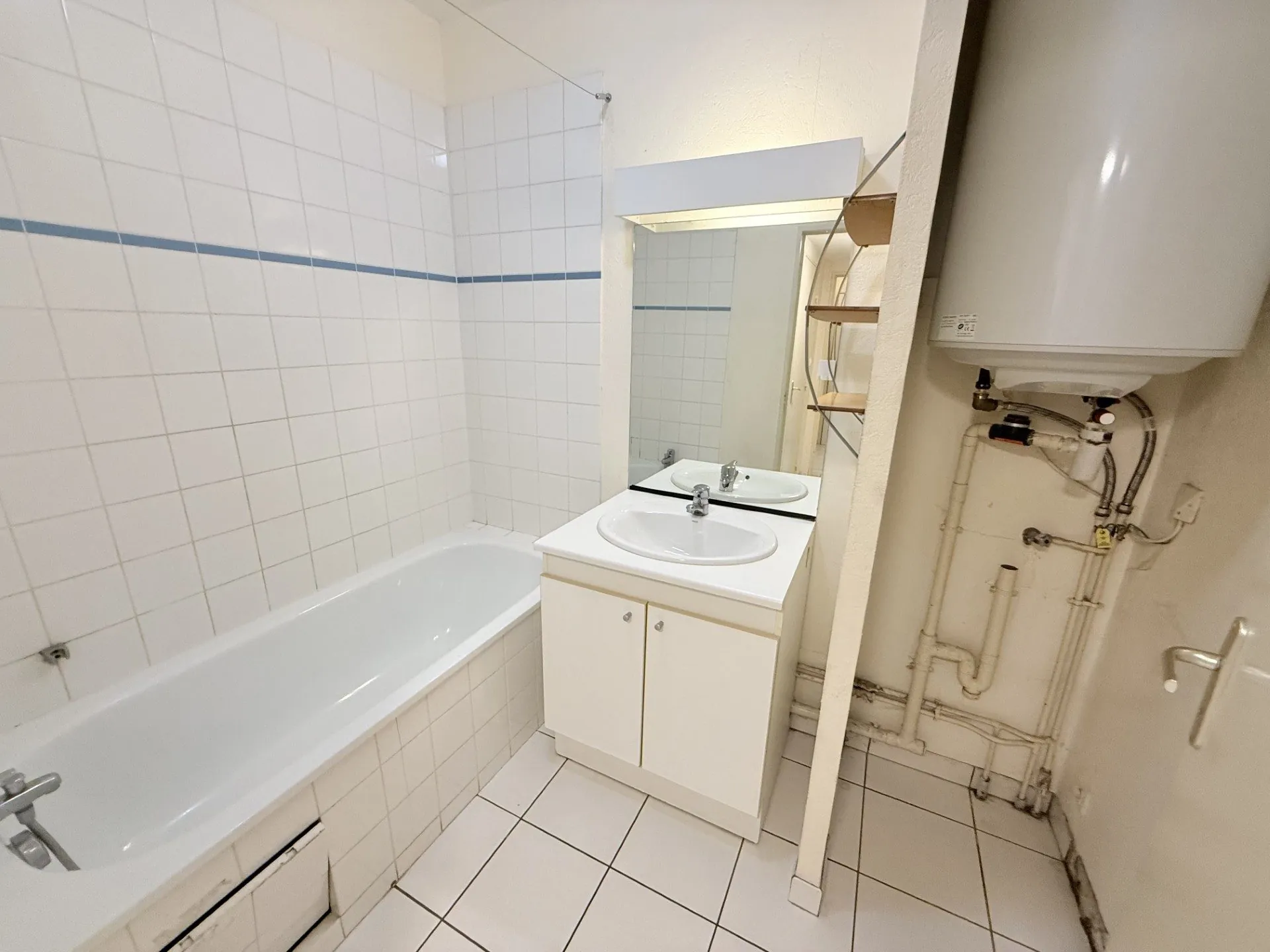 Appartement 2 pièces de 48 m² avec terrasse et parking à Tours Rabelais 