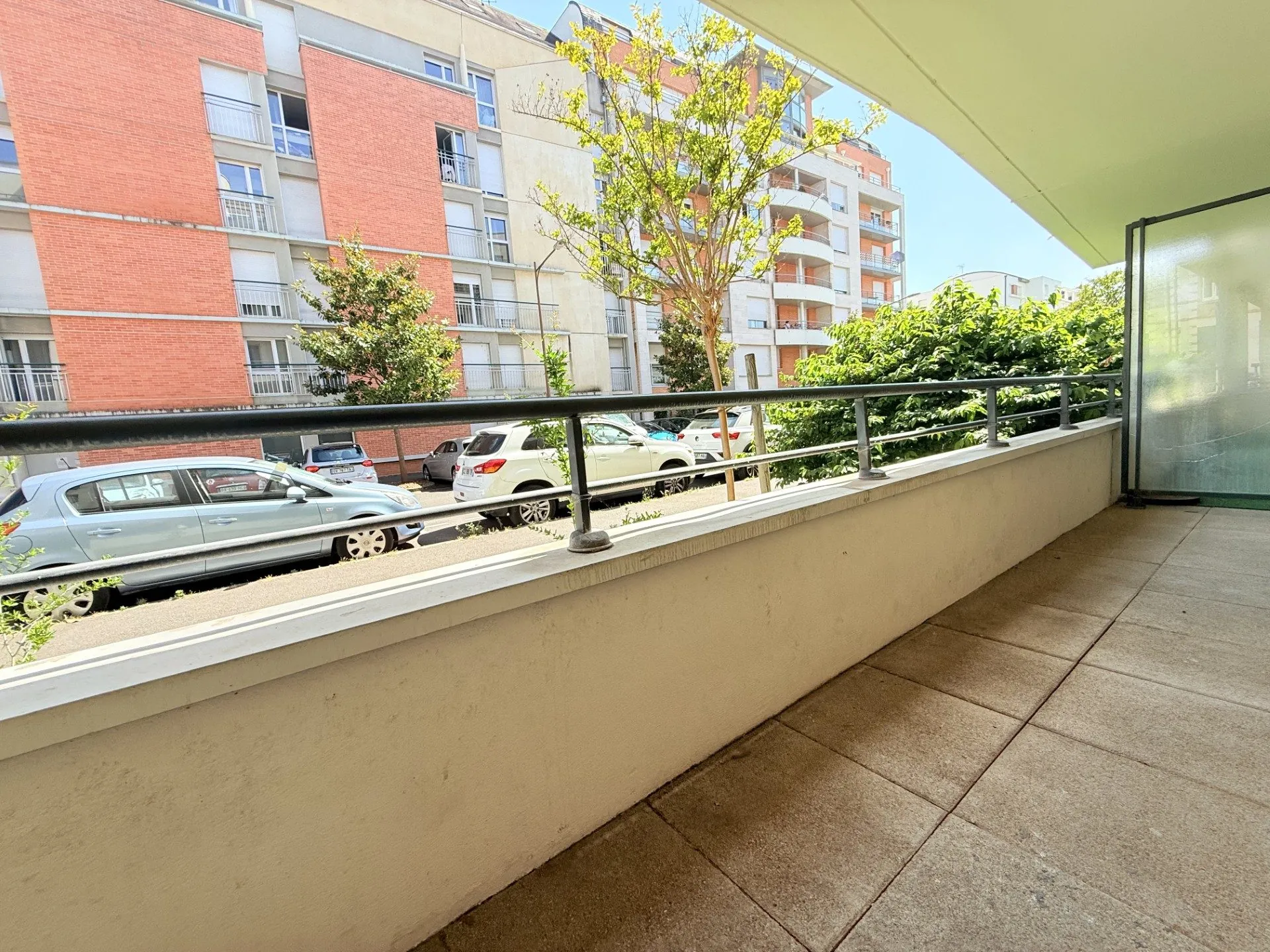 Appartement 2 pièces de 48 m² avec terrasse et parking à Tours Rabelais 