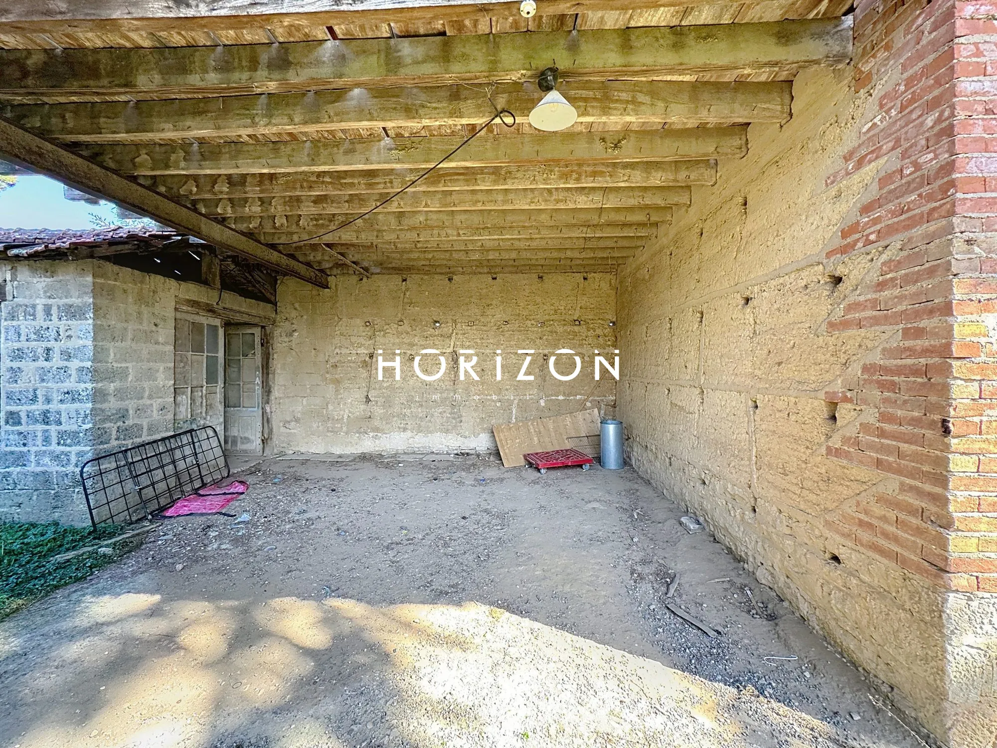 Maison à réhabiliter de 120 m² avec terrain de 624 m² à Cormoranche-sur-Saône 