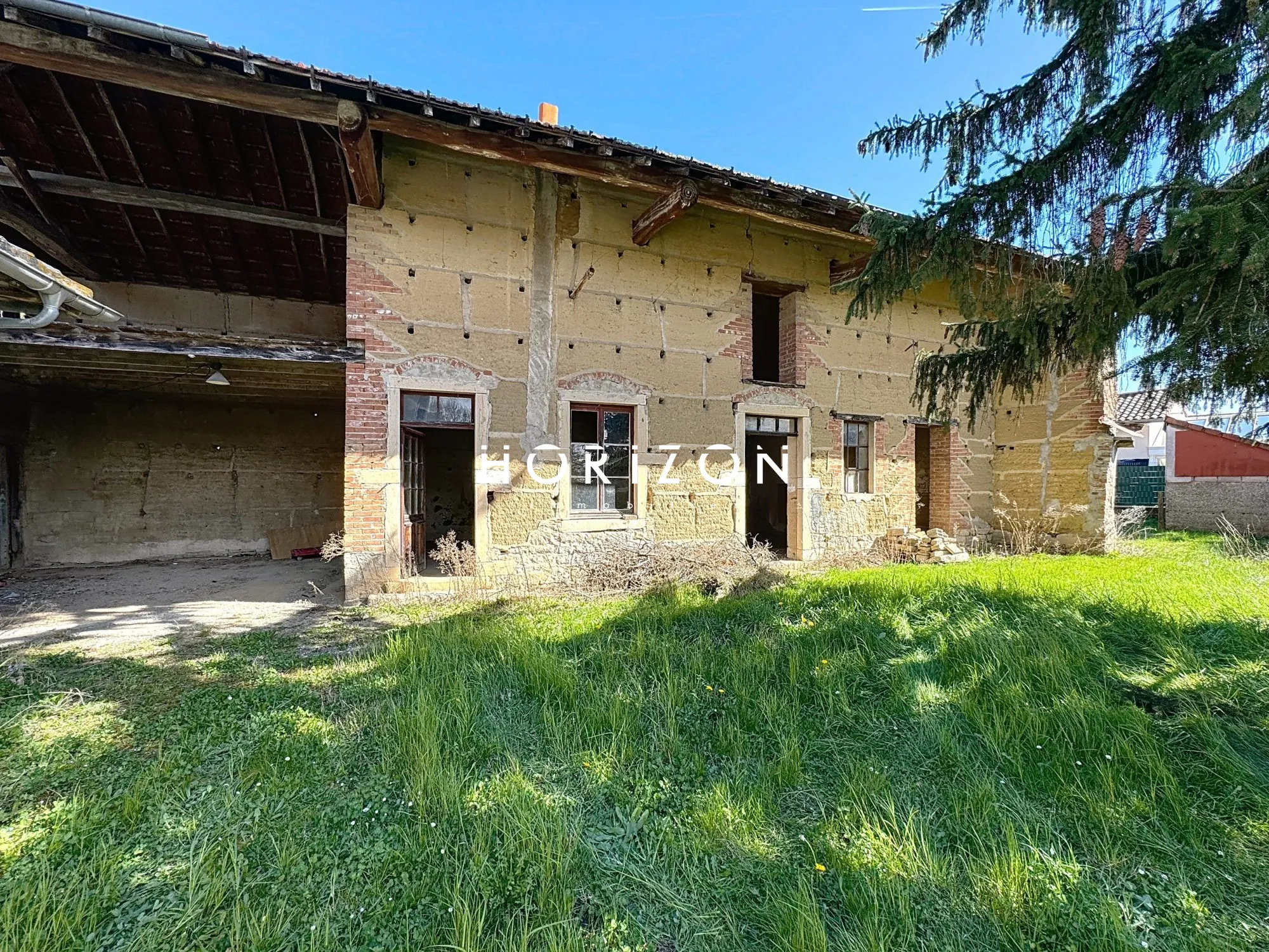 Maison à réhabiliter de 120 m² avec terrain de 624 m² à Cormoranche-sur-Saône 