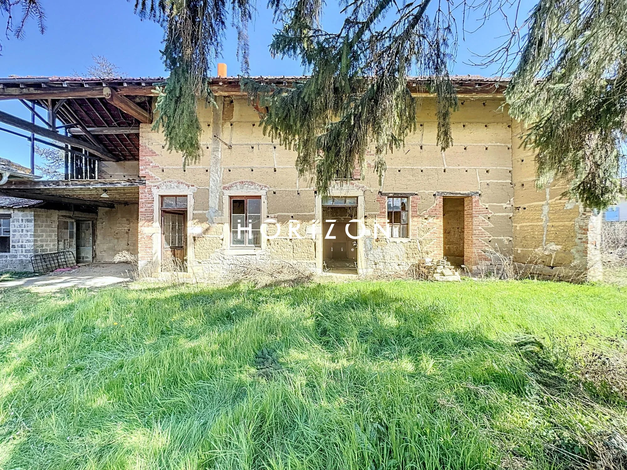 Maison à réhabiliter de 120 m² avec terrain de 624 m² à Cormoranche-sur-Saône 