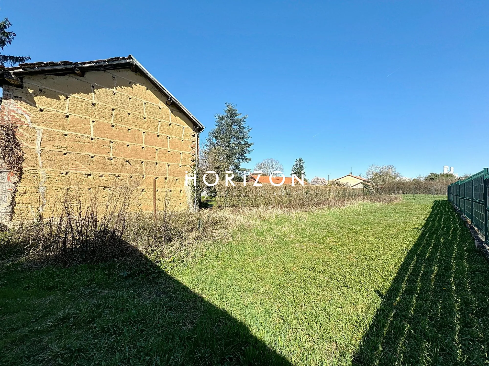 Maison à réhabiliter de 120 m² avec terrain de 624 m² à Cormoranche-sur-Saône 