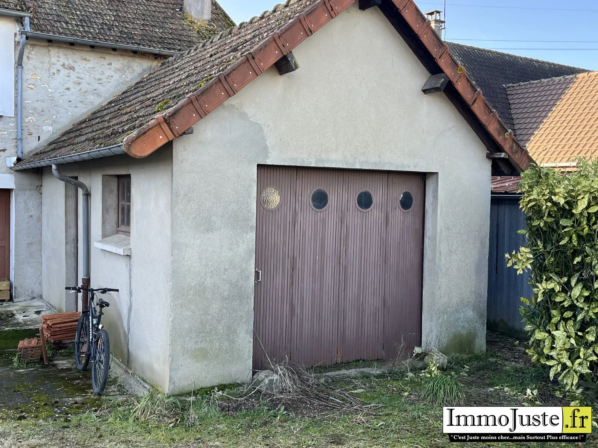 Maison à rénover à Auffargis 48 m² avec jardin et garage 