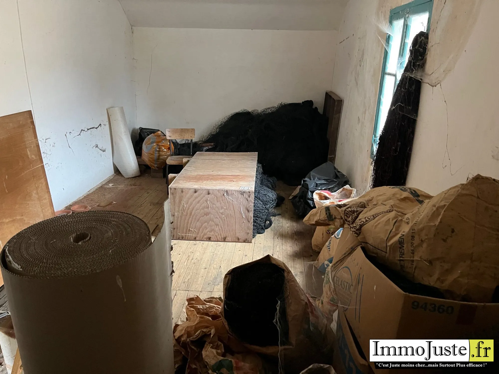 Maison à rénover à Auffargis 48 m² avec jardin et garage 