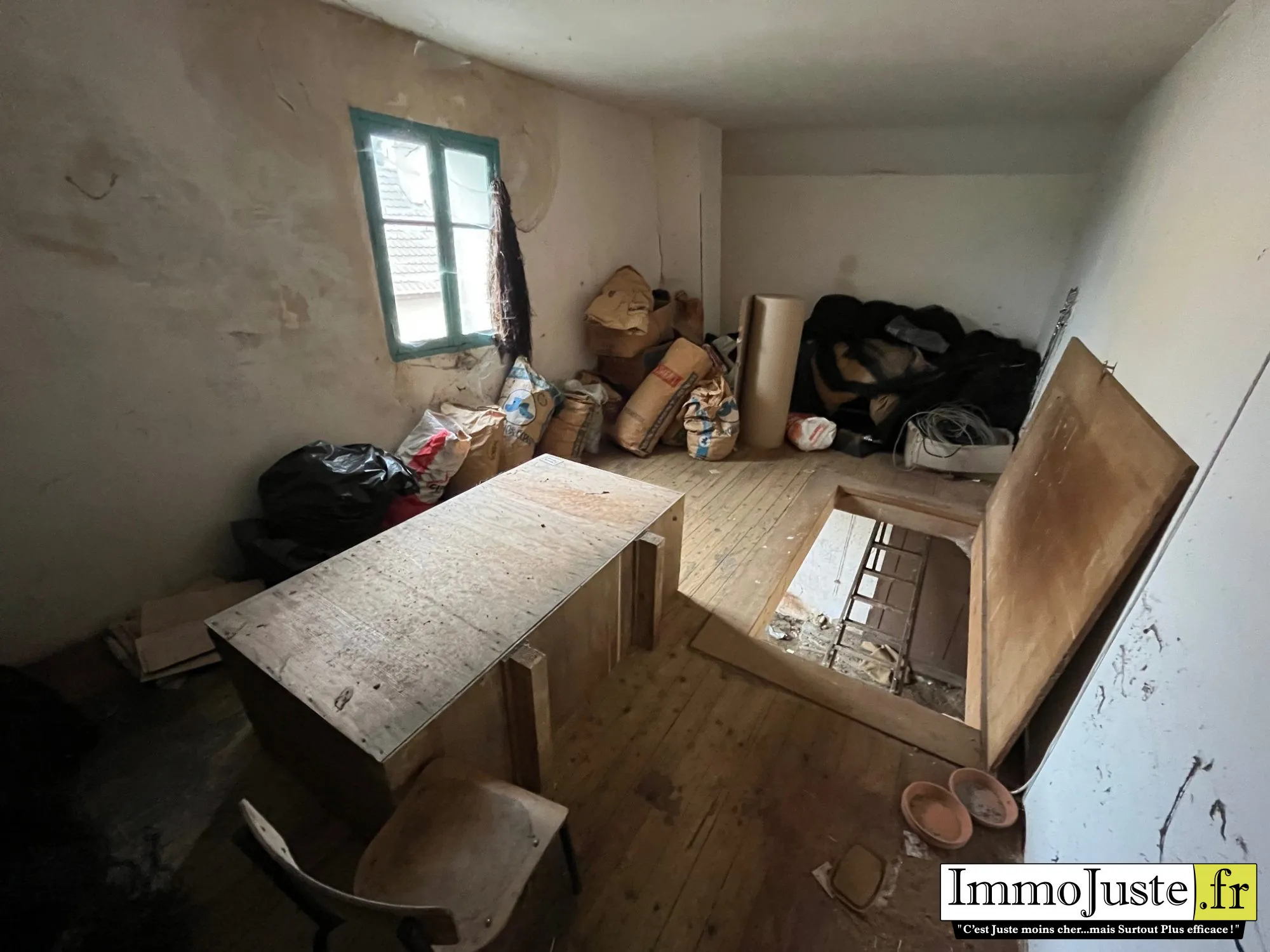 Maison à rénover à Auffargis 48 m² avec jardin et garage 