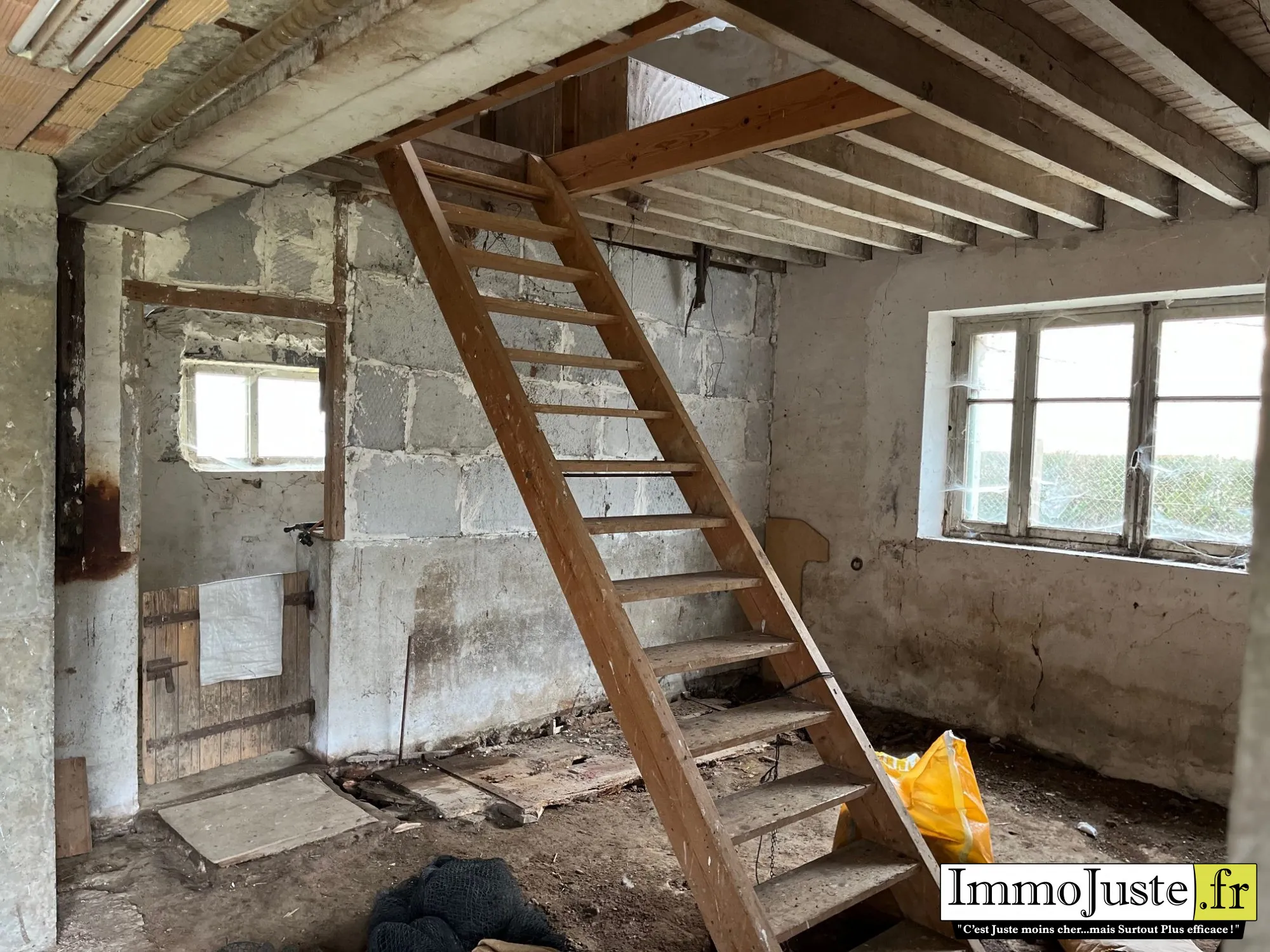 Maison à rénover à Auffargis 48 m² avec jardin et garage 