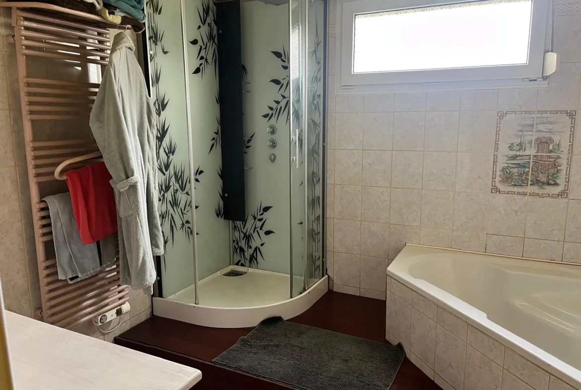 Maison de Village à vendre à La Vallée Mulâtre avec studio rénové et jardin calme 