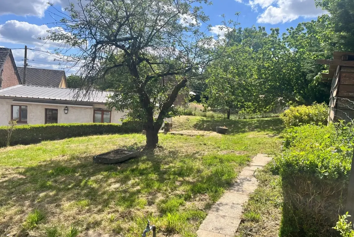 Maison de Village à vendre à La Vallée Mulâtre avec studio rénové et jardin calme 