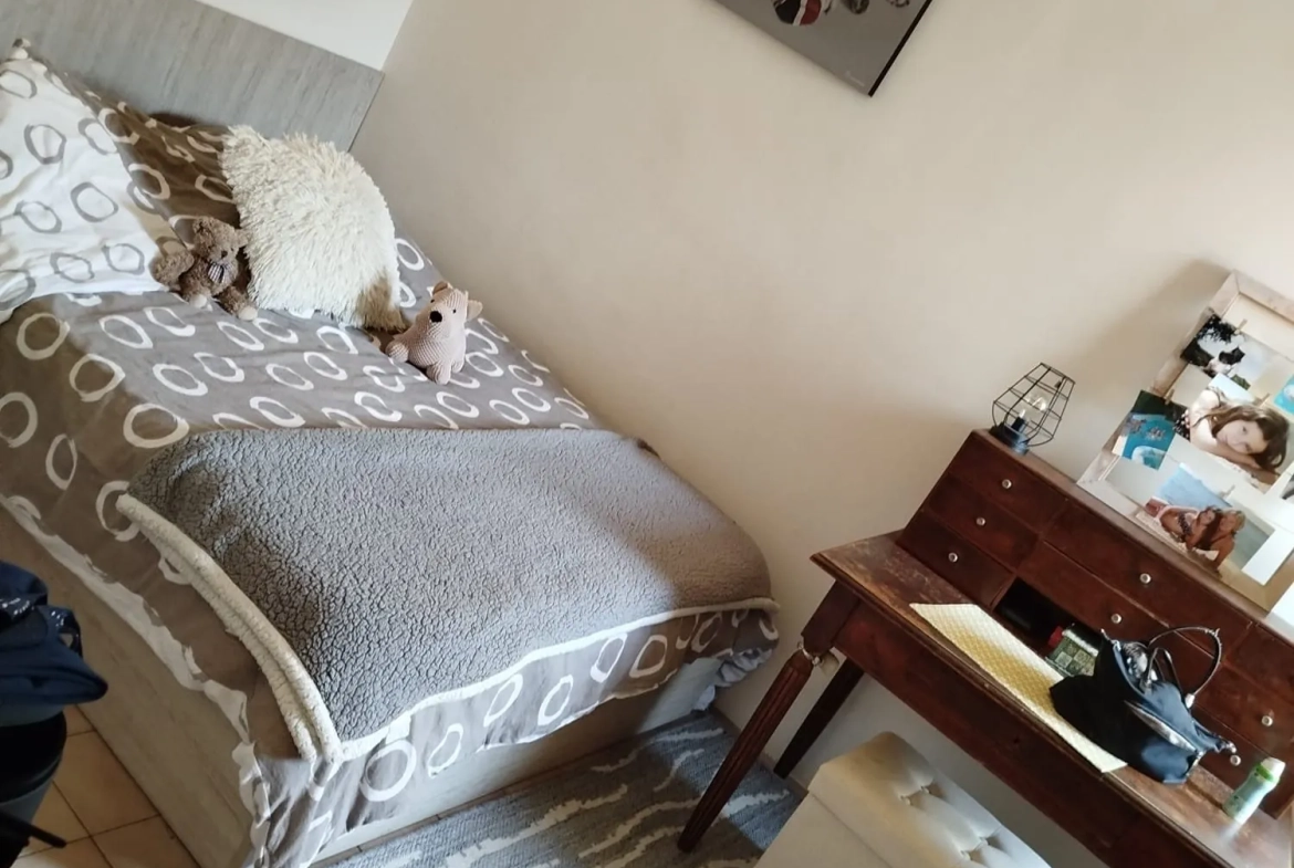Charmant appartement T4 avec 3 chambres à Clermont l'Hérault proche commodités 