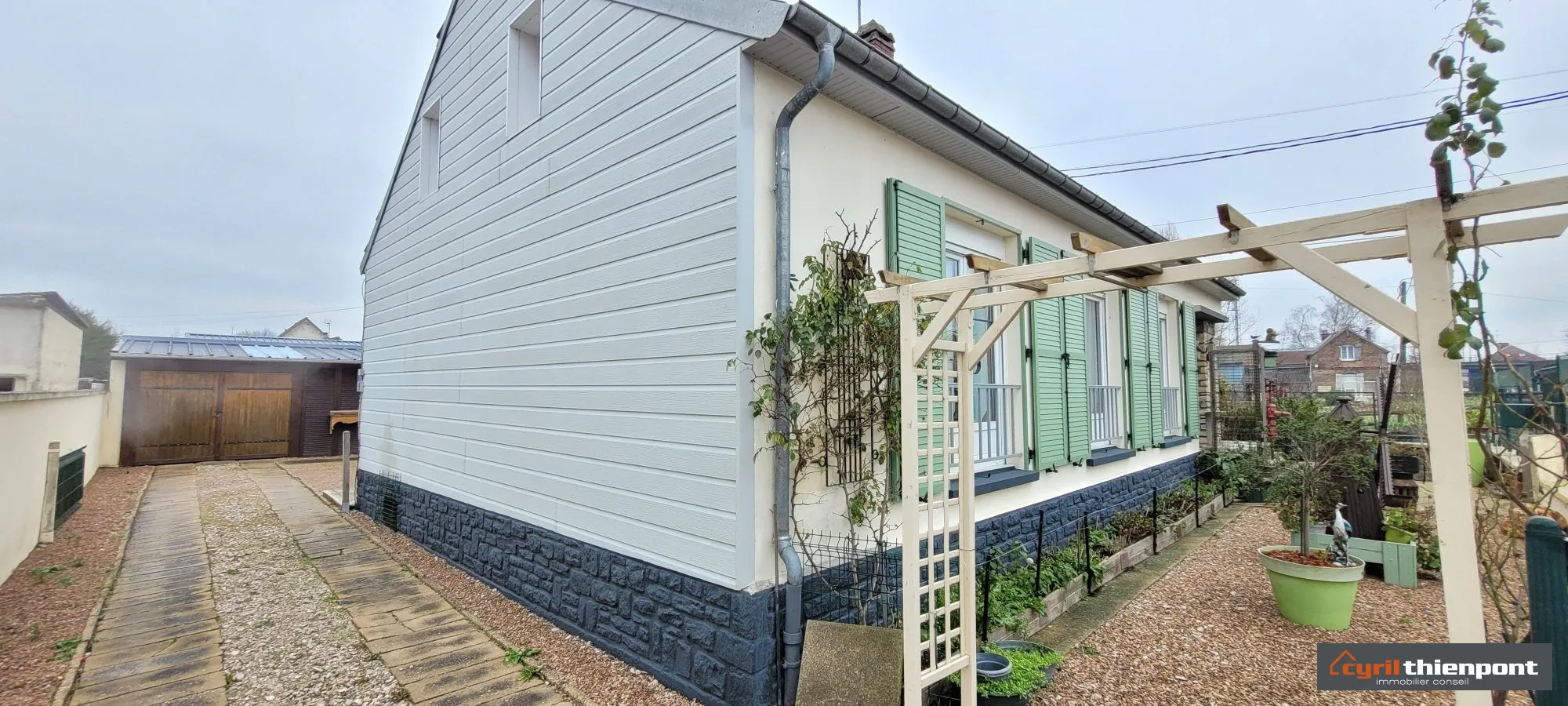 Maison de plain-pied à Abbeville - 3 chambres, garage et terrasse, 95 m² 
