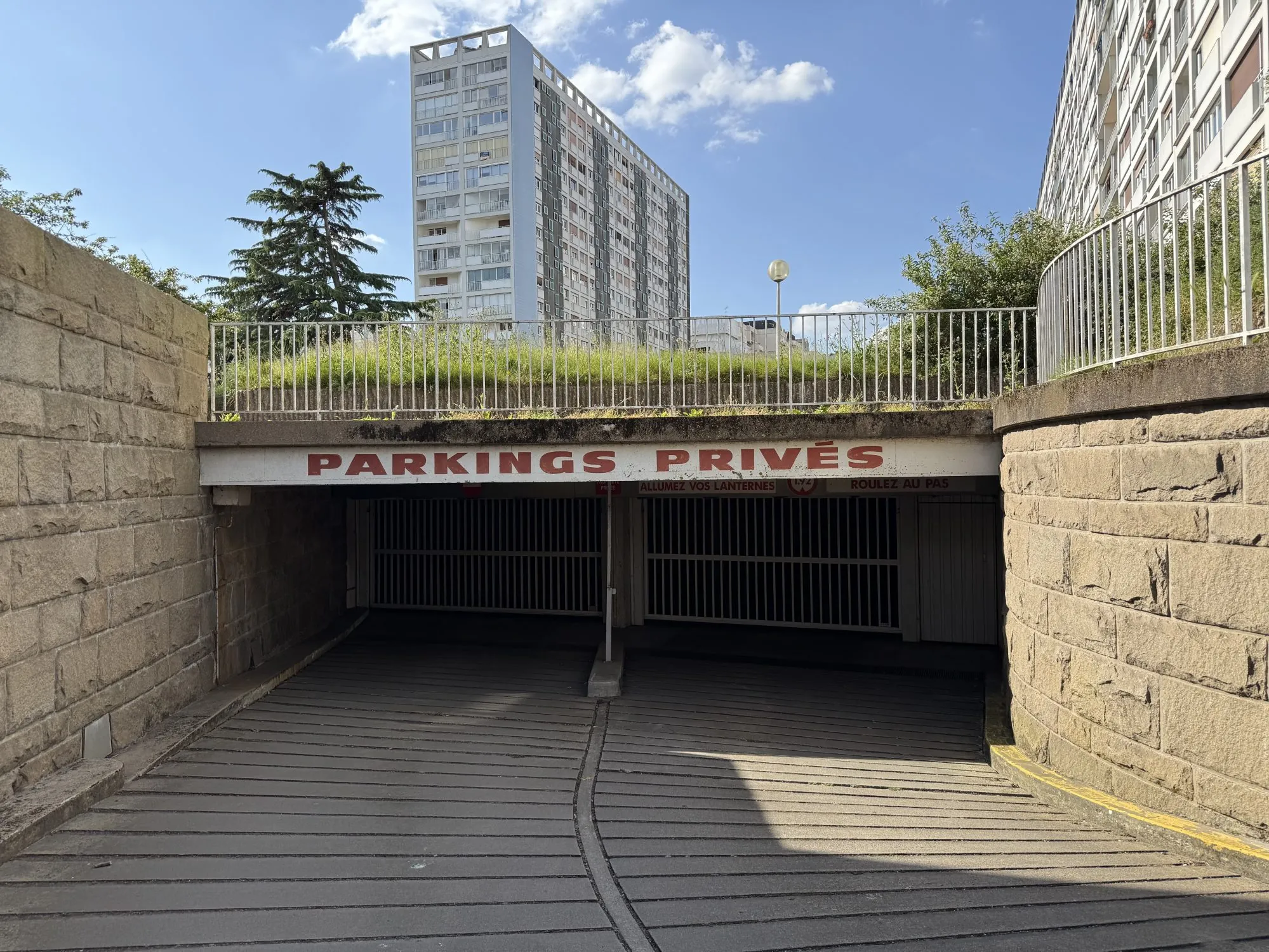 Garage sécurisé de 11 m² en sous-sol au cœur de Rennes - Opportunité à saisir 
