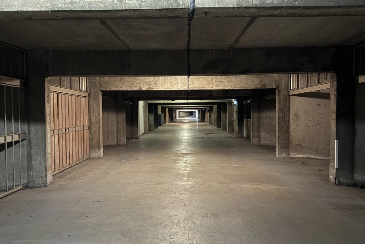 Garage sécurisé de 11 m² en sous-sol au cœur de Rennes - Opportunité à saisir 